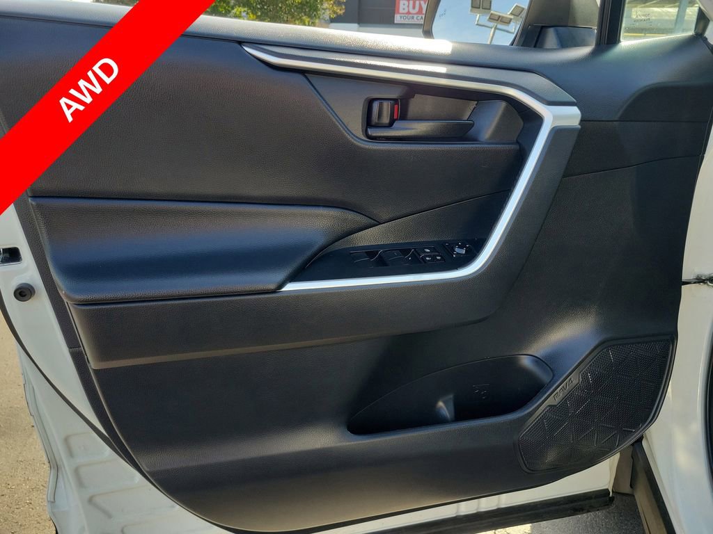 Used 2022 Toyota RAV4 LE w/ Carpet Mat Package (TMS) AWD/4WD image 21