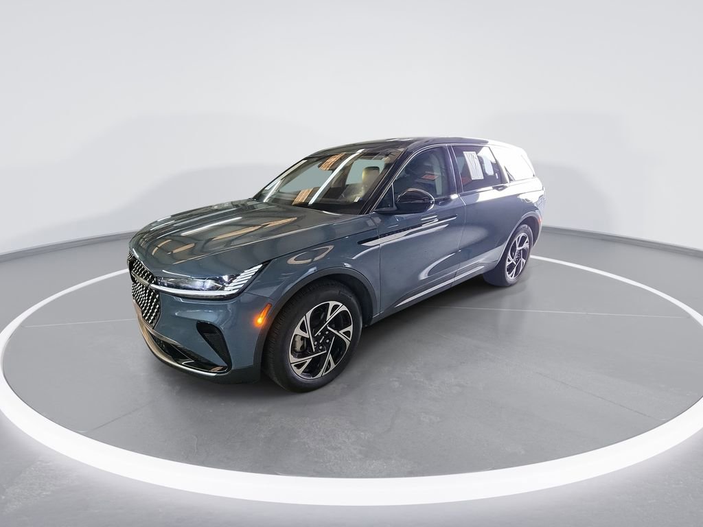 Used 2025 Lincoln Nautilus Premier image 4