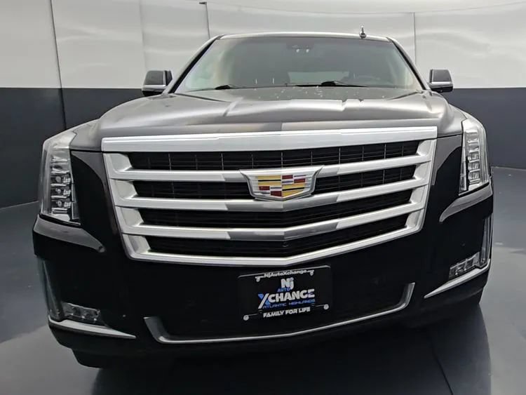 Used 2019 Cadillac Escalade Luxury AWD/4WD image 4