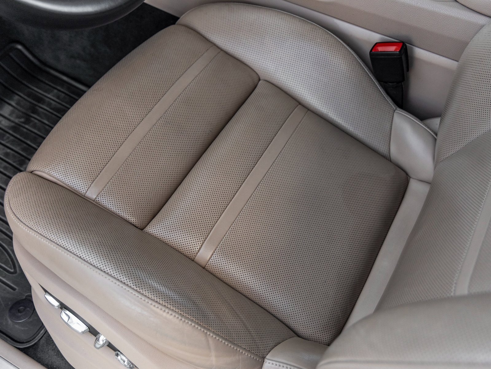 Used 2020 Porsche Cayenne image 23