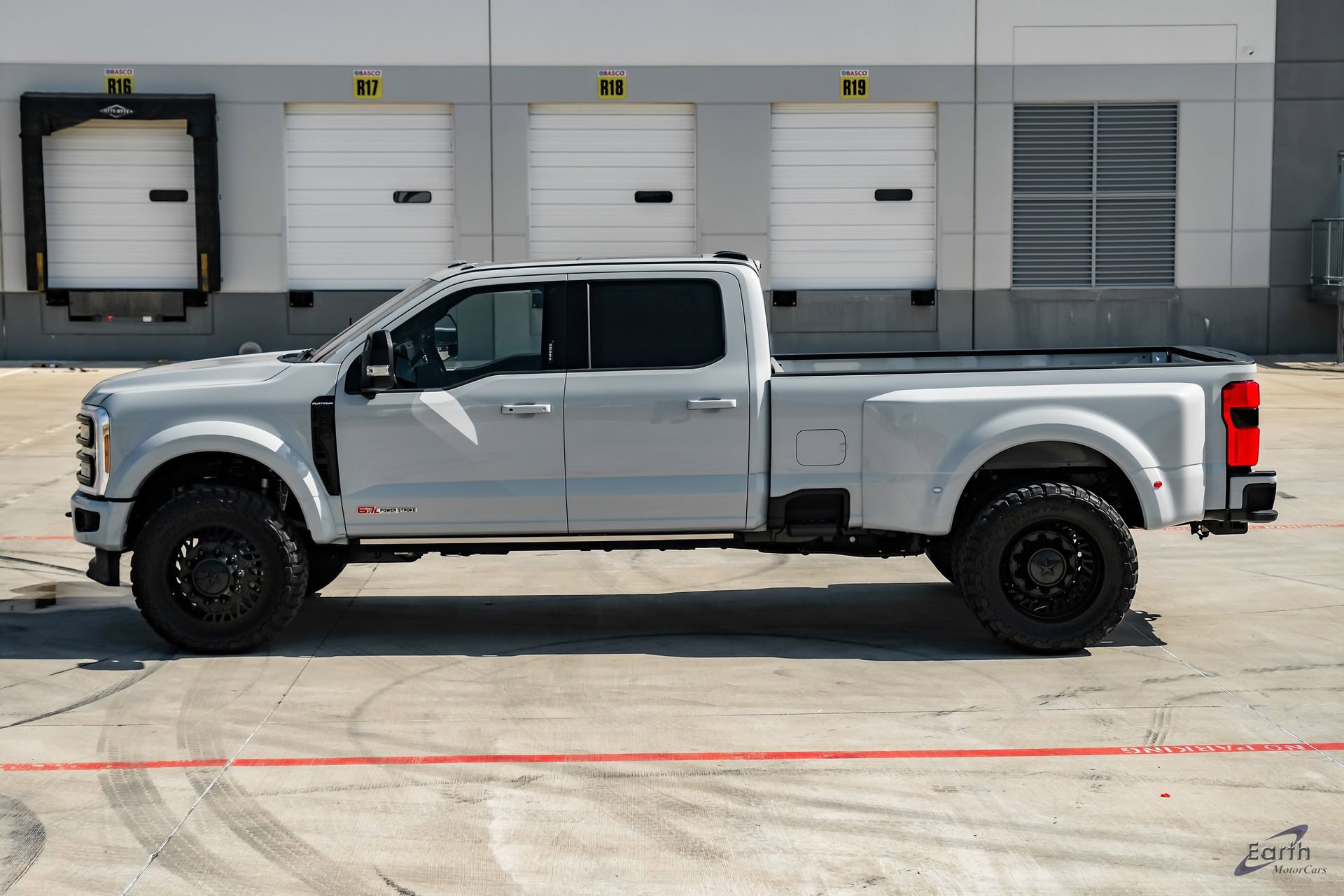 Used 2026 Ford F450 Platinum w/ FX4 Off-Road Package AWD/4WD image 9
