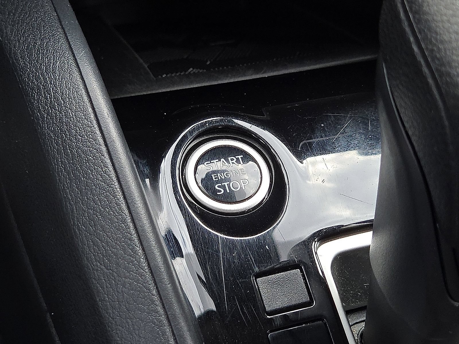 Used 2024 Nissan Versa SV FWD image 31