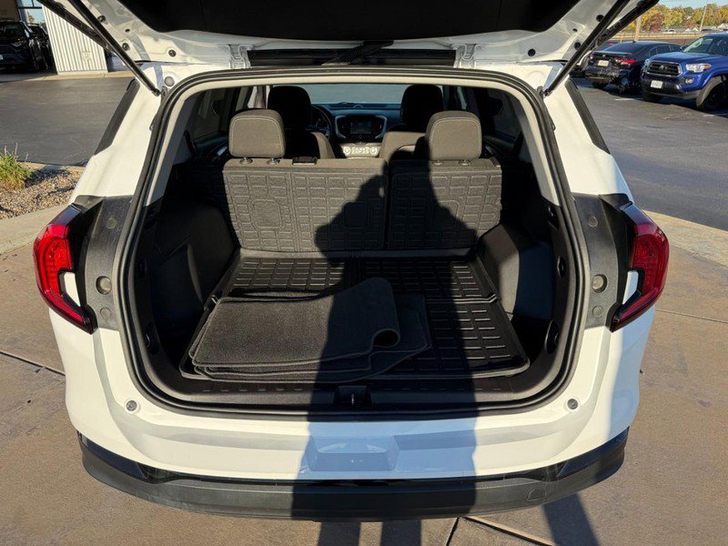 Used 2023 GMC Terrain SLE w/ Driver Convenience Package image 8