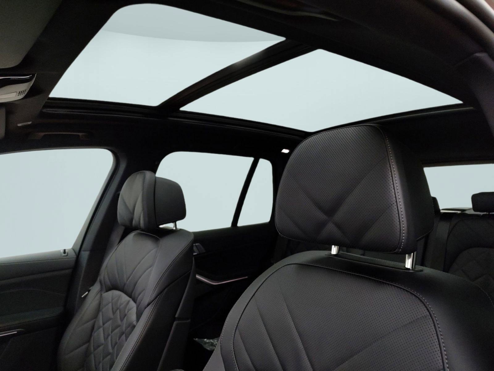 New 2026 BMW X5 xDrive50e image 14