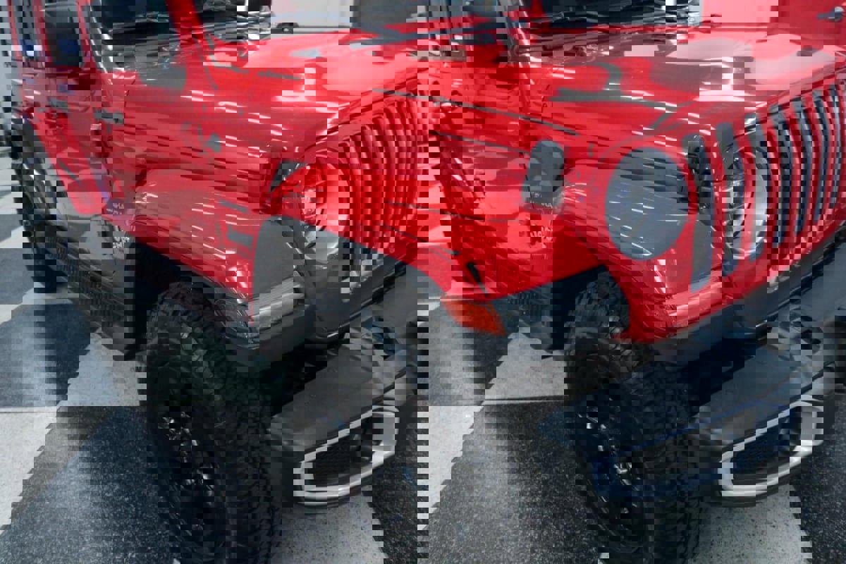 Used 2018 Jeep Wrangler Unlimited Sahara w/ Cold Weather Group image 33