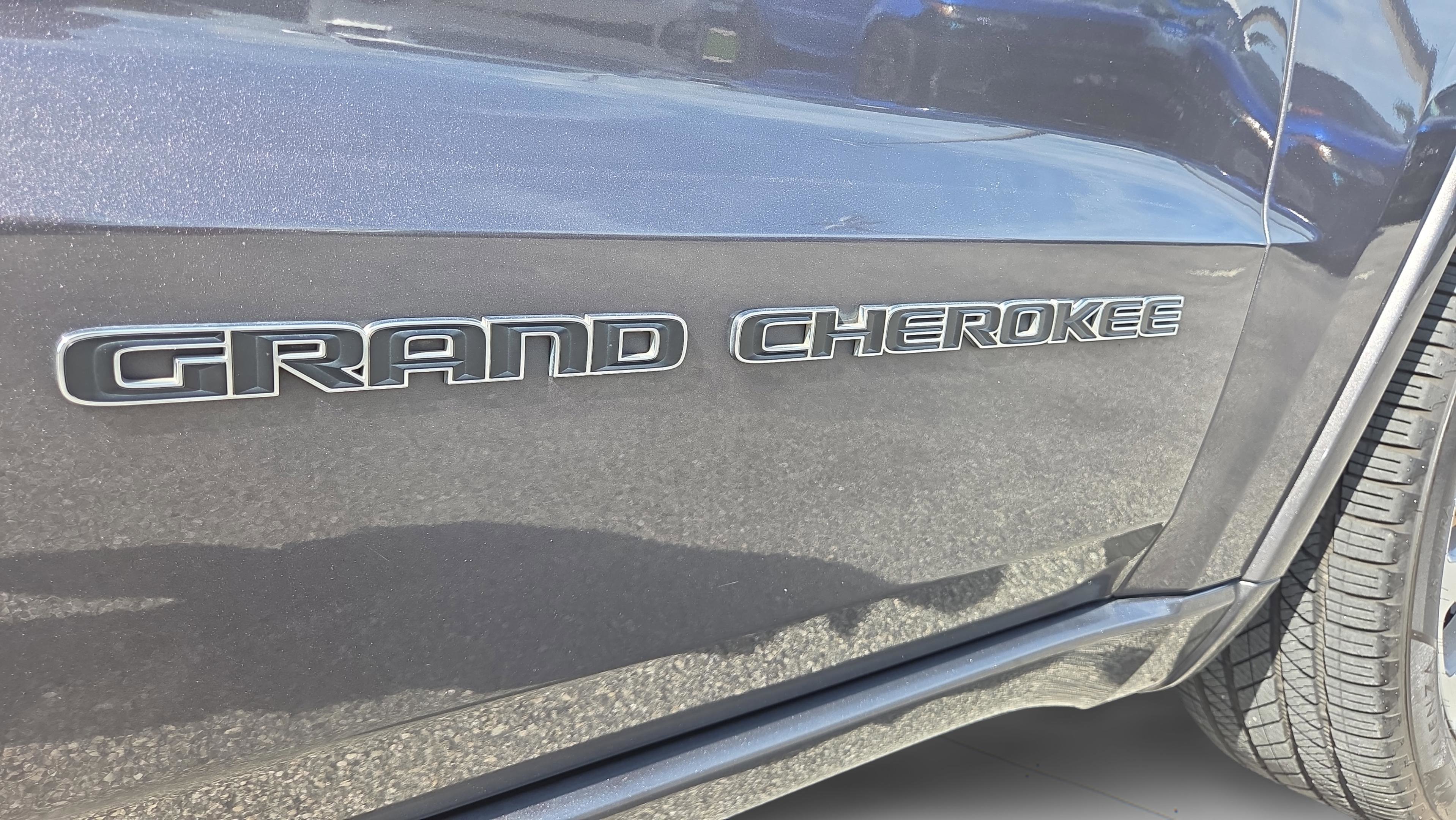 Used 2018 Jeep Grand Cherokee Overland AWD/4WD image 41