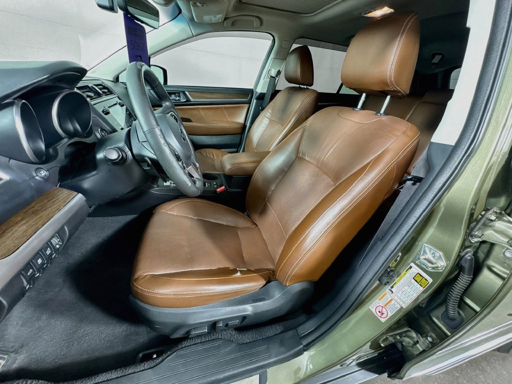Used 2017 Subaru Outback 3.6R Touring w/ Popular Package #5A AWD/4WD image 25