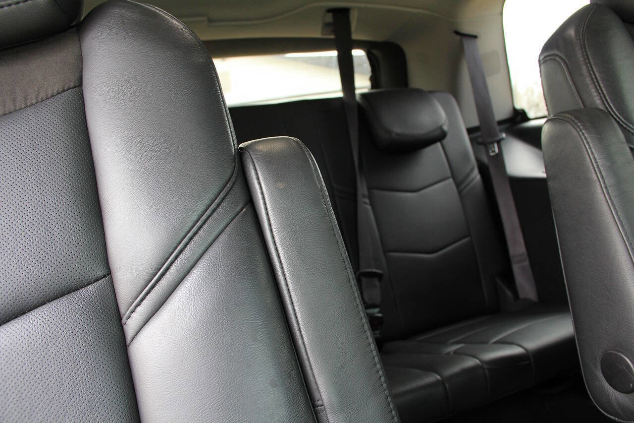 Used 2017 Cadillac Escalade Luxury AWD/4WD image 17
