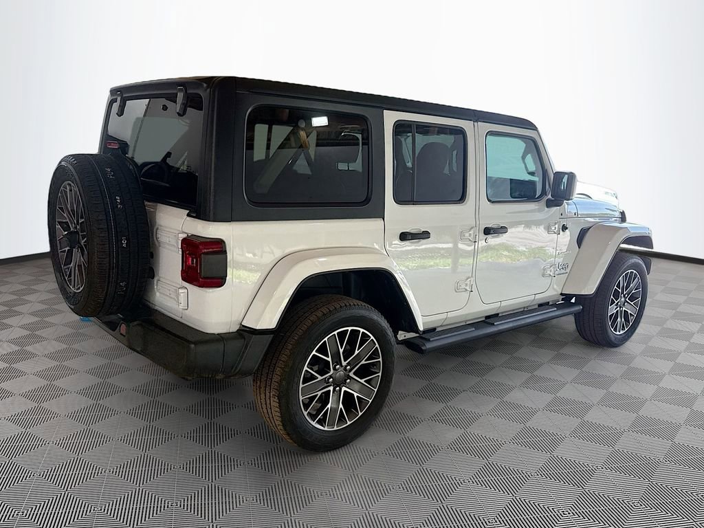 Used 2023 Jeep Wrangler Unlimited Sahara w/ Cold Weather Group AWD/4WD image 6