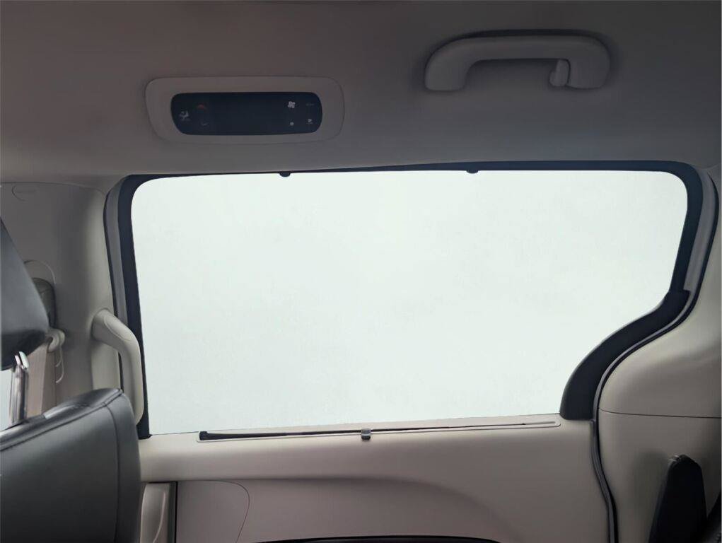 Used 2023 Chrysler Pacifica Touring-L FWD image 34