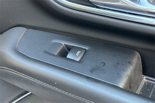 Used 2023 GMC Yukon SLT image 23