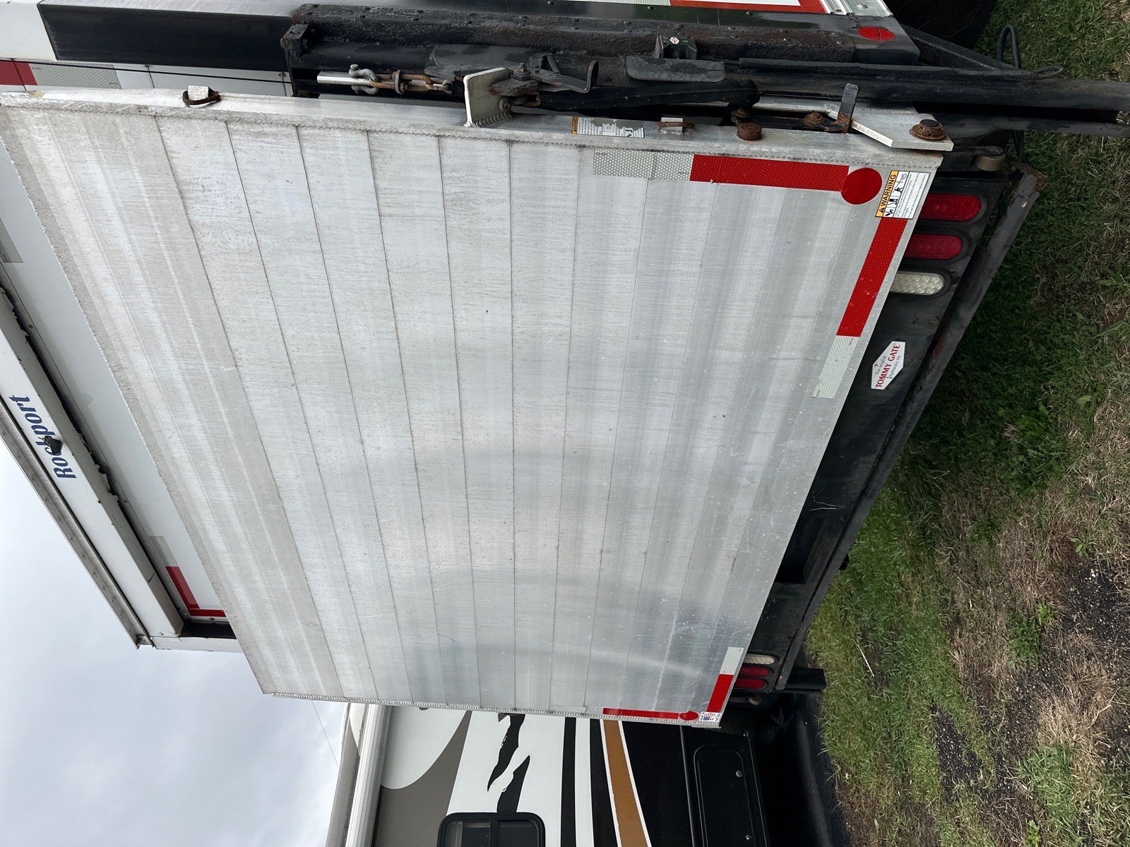 Used 2018 Chevrolet Express 4500 Extended w/ Driver Convenience Package RWD image 16