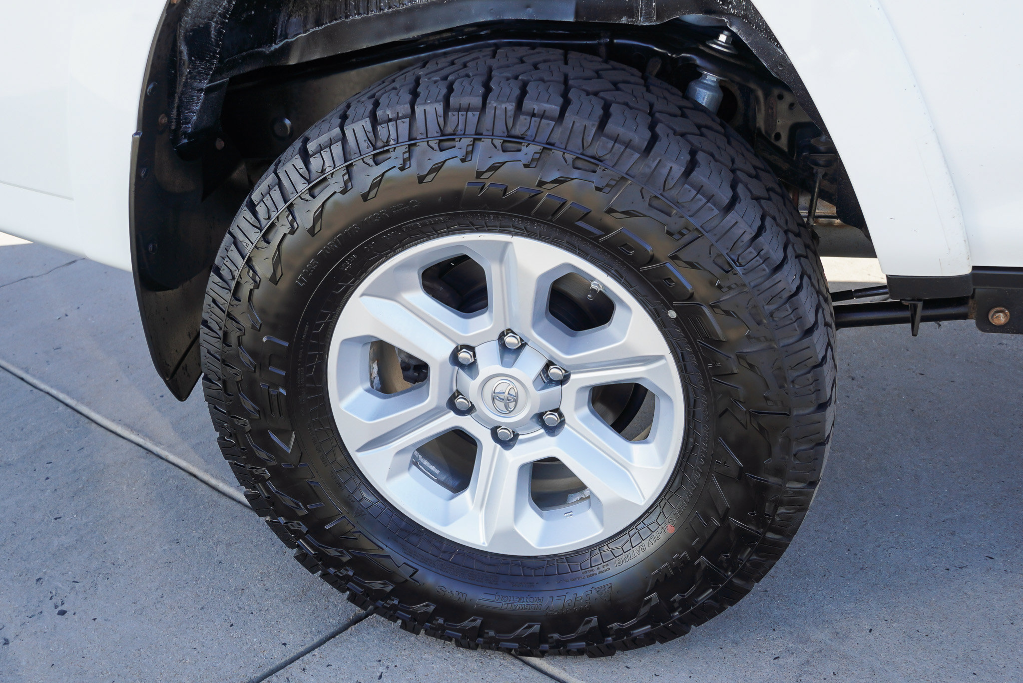 Used 2018 Toyota 4Runner SR5 AWD/4WD image 11
