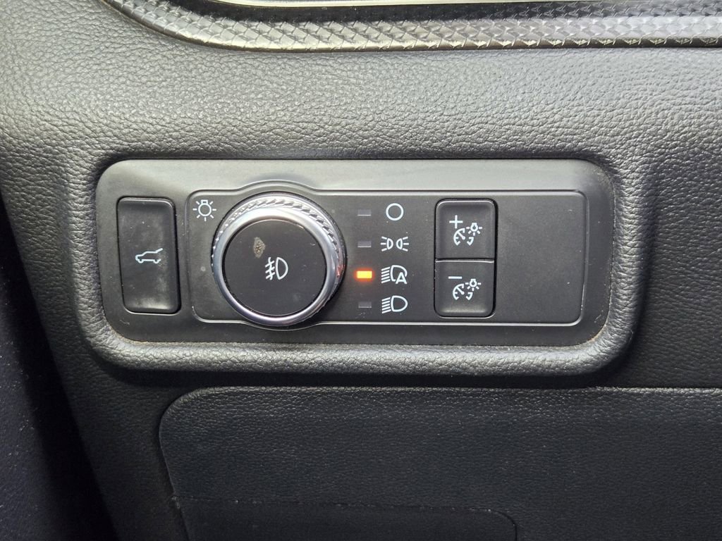 Used 2020 Ford Explorer Limited image 22