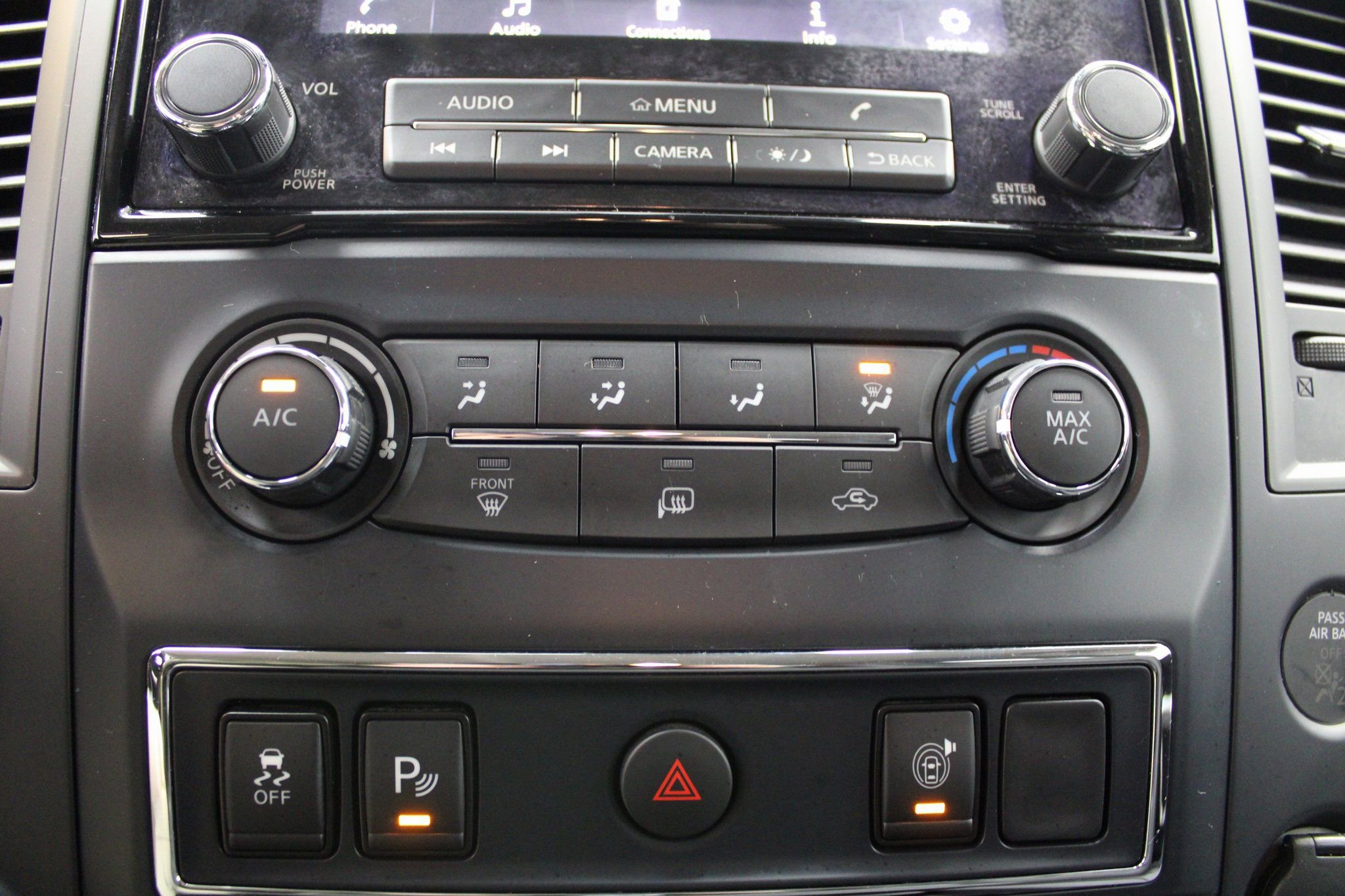 Used 2022 Nissan Titan SV image 38