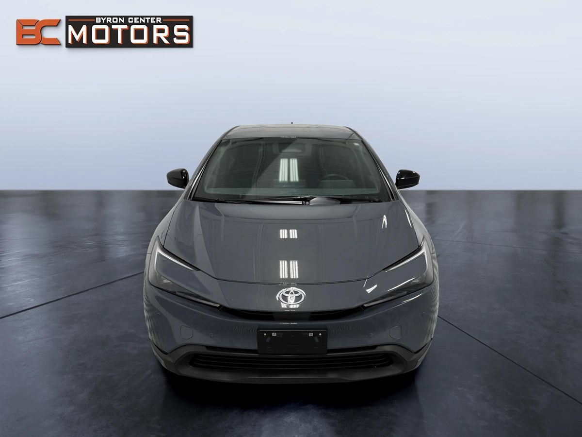 Used 2025 Toyota Prius LE FWD image 8