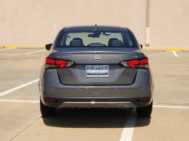 Used 2024 Nissan Versa SV FWD image 5