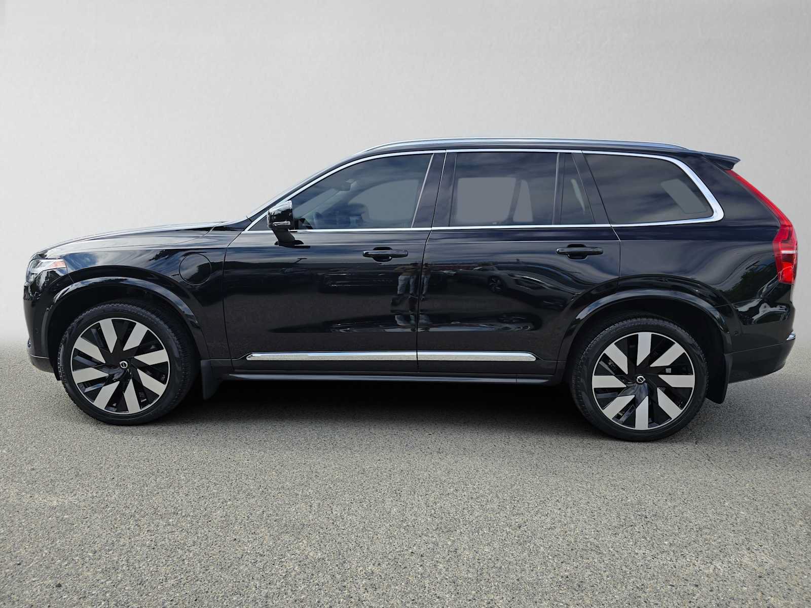 Certified 2024 Volvo XC90 T8 Ultimate w/ Lounge Package AWD/4WD image 7