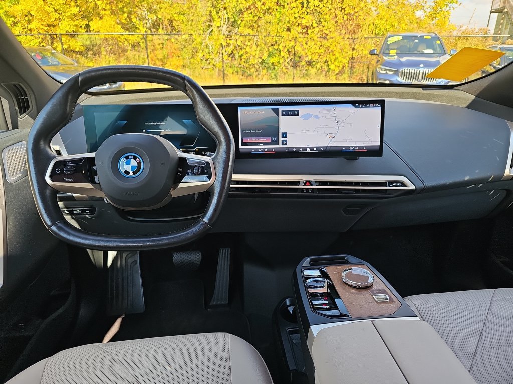 Used 2024 BMW iX xDrive50 w/ Premium Package AWD/4WD image 12