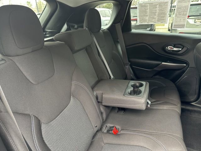 Used 2019 Jeep Cherokee Latitude w/ Popular Appearance Group image 16