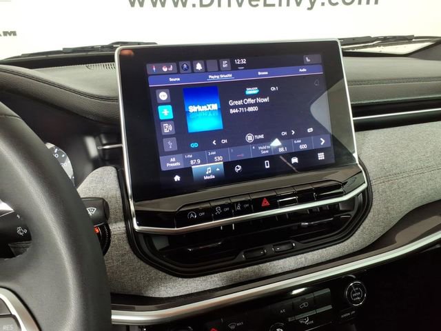 Used 2023 Jeep Compass Latitude image 22