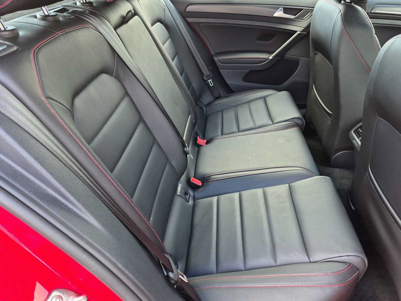 Used 2019 Volkswagen GTI SE FWD image 21