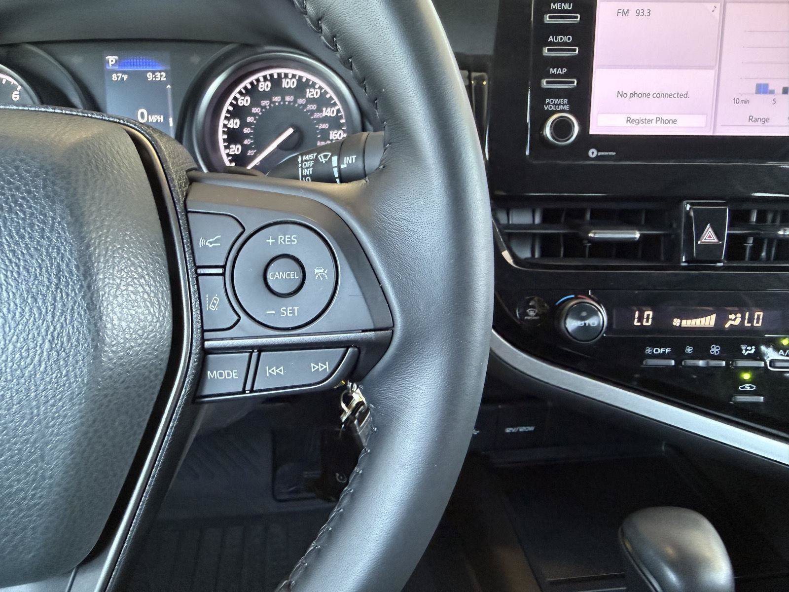 Used 2022 Toyota Camry SE FWD image 12