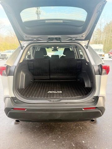 Used 2022 Toyota RAV4 LE AWD/4WD image 15