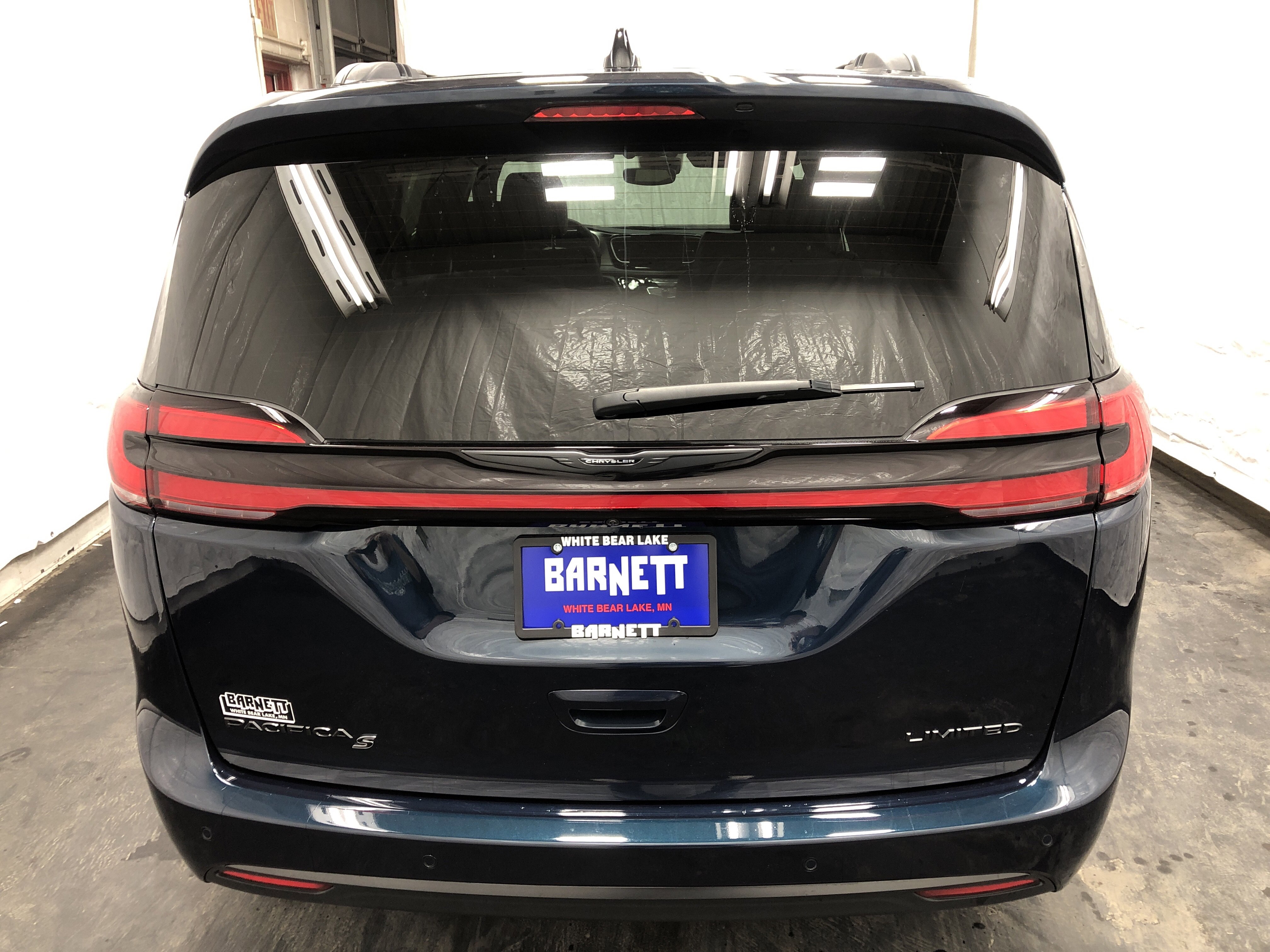 Certified 2024 Chrysler Pacifica Limited w/ S Appearance Package FWD image 9