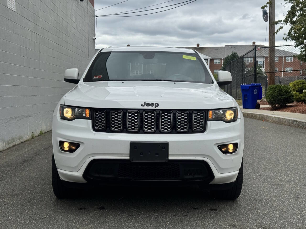 Used 2019 Jeep Grand Cherokee Altitude image 4