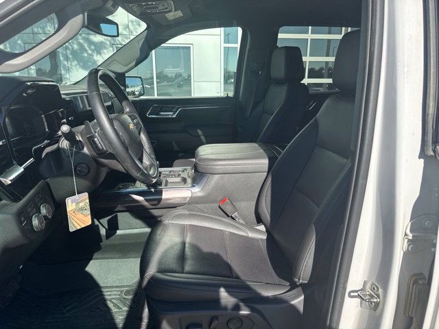 Used 2024 Chevrolet Silverado 1500 LTZ AWD/4WD image 9