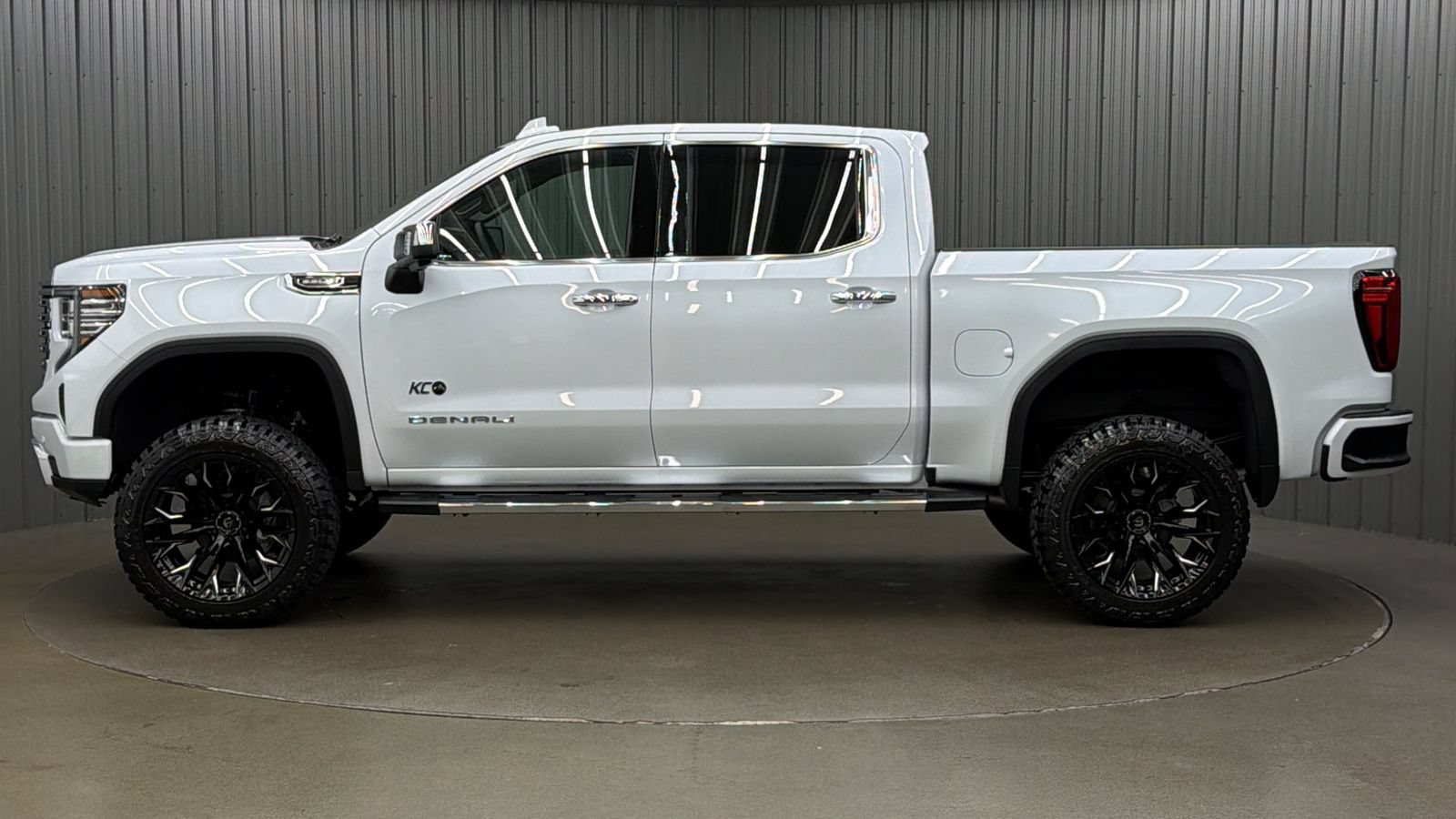 Used 2026 GMC Sierra 1500 Denali AWD/4WD image 2