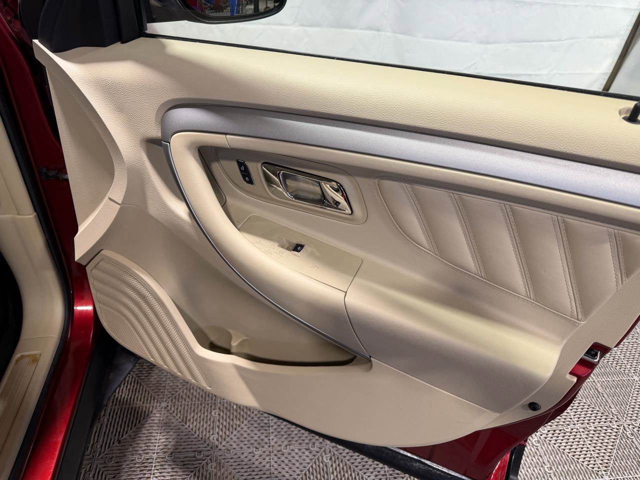 Used 2015 Ford Taurus SEL w/ Equipment Group 201A AWD/4WD image 14