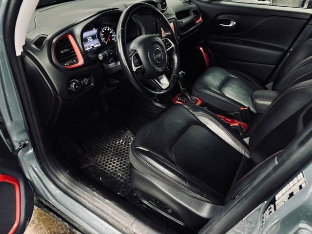 Used 2016 Jeep Renegade Trailhawk w/ Premium Trailhawk Package image 18