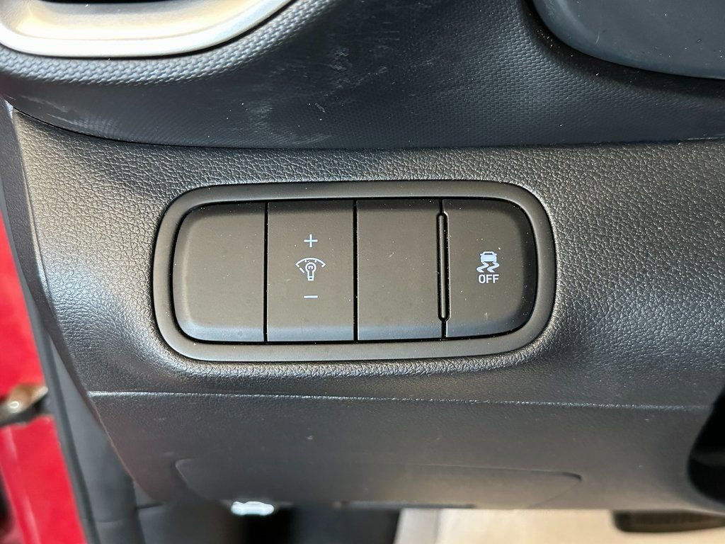 Used 2023 Hyundai Venue SE image 15