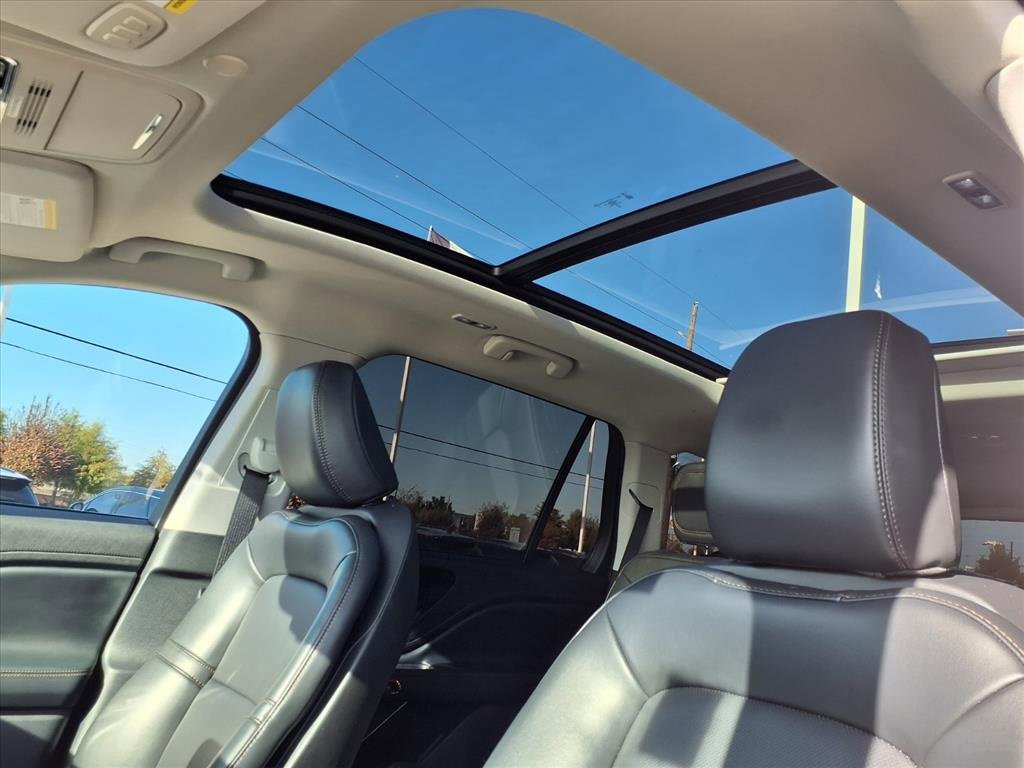 Used 2025 Lincoln Aviator 2WD image 13