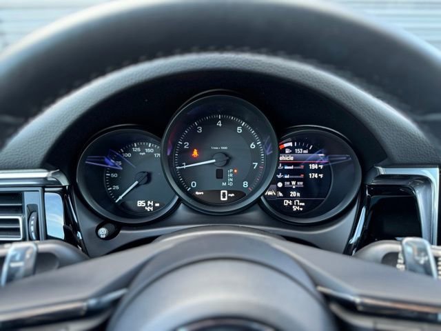 Certified 2025 Porsche Macan image 21