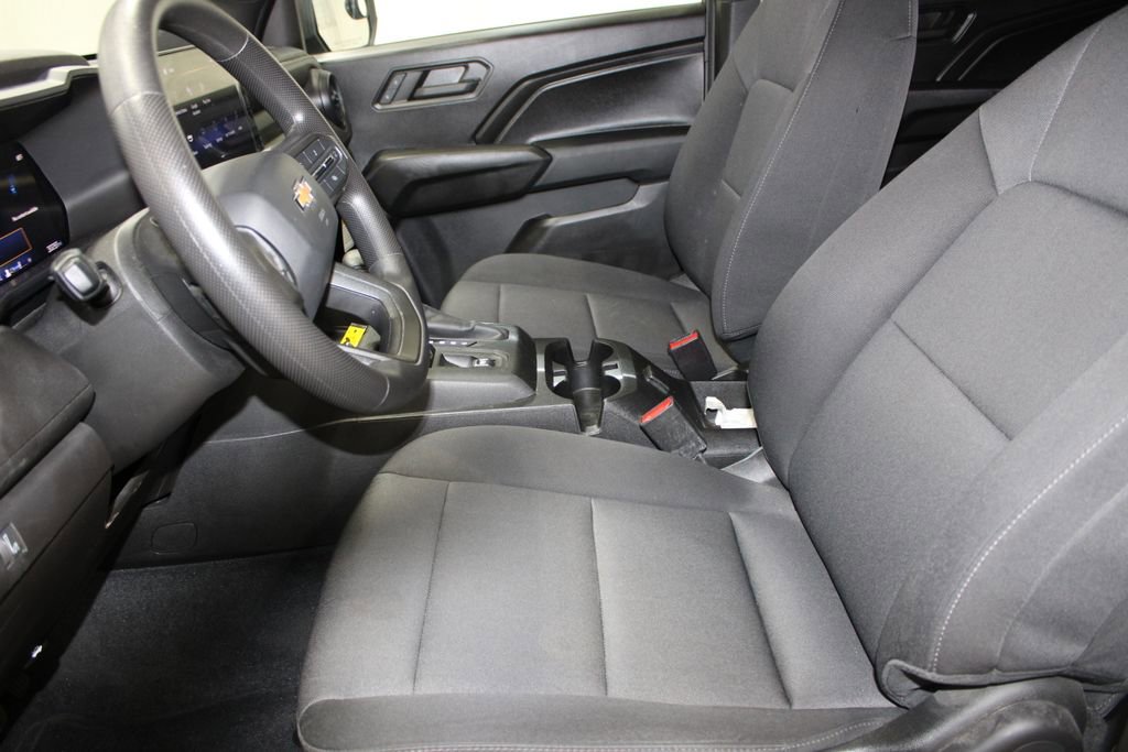 Used 2024 Chevrolet Colorado W/T image 32