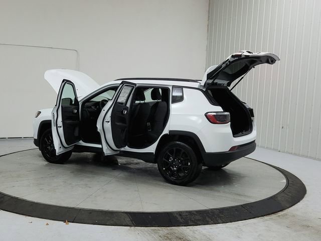 New 2026 Jeep Compass Latitude image 13