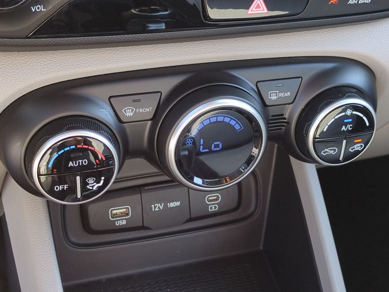 Used 2023 Hyundai Venue SEL FWD image 26