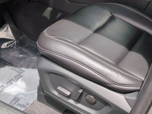 Used 2022 Ford Explorer XLT w/ Equipment Group 202A RWD image 12