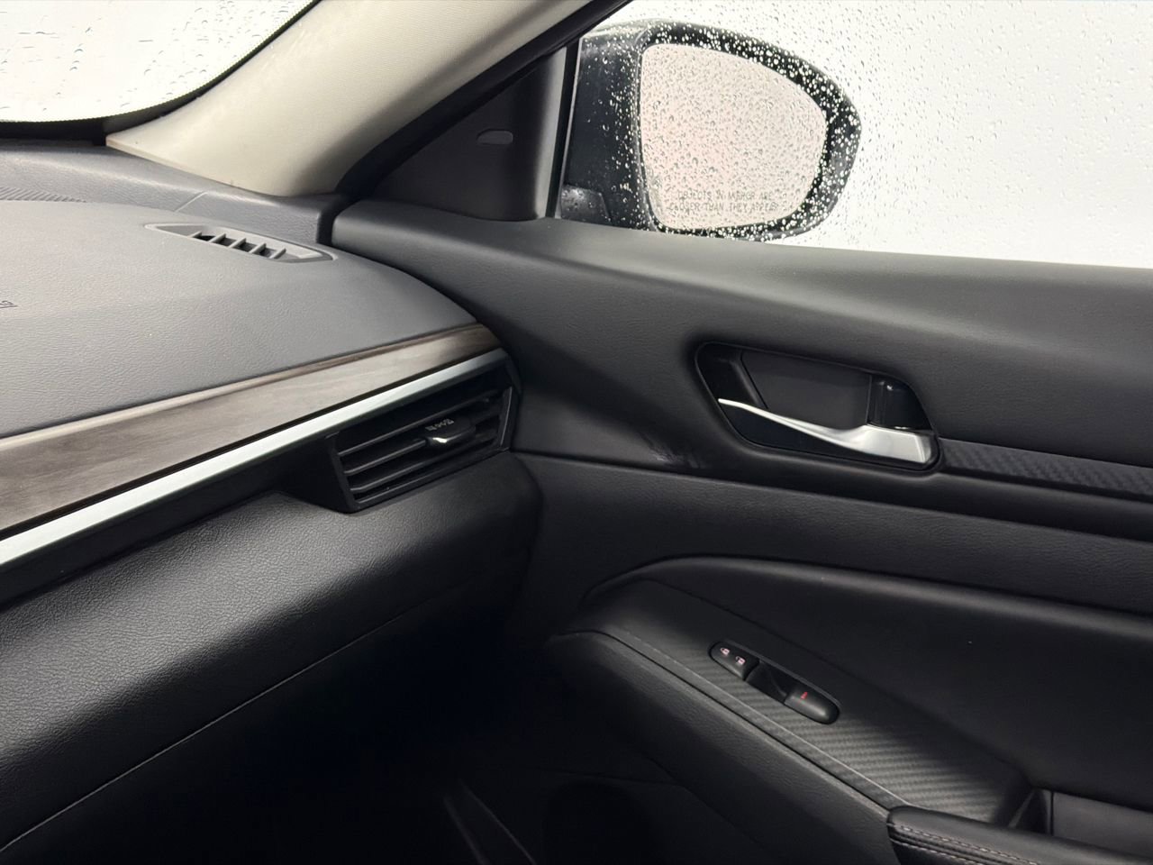 Used 2024 Nissan Altima 2.5 SV image 27