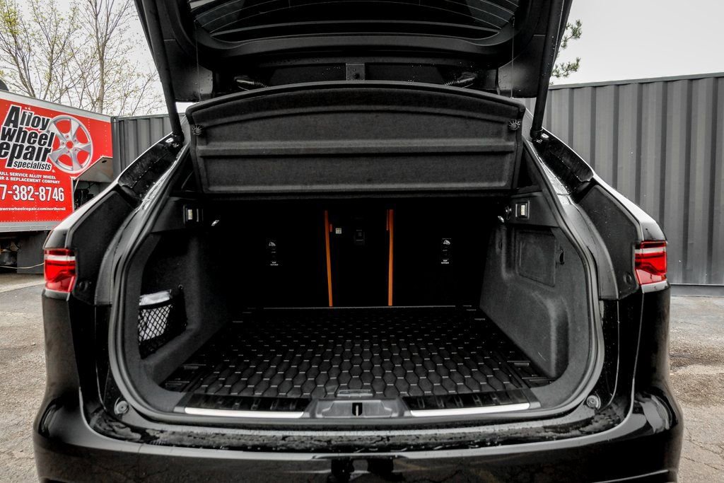 New 2026 Jaguar F-PACE R-Dynamic S image 9