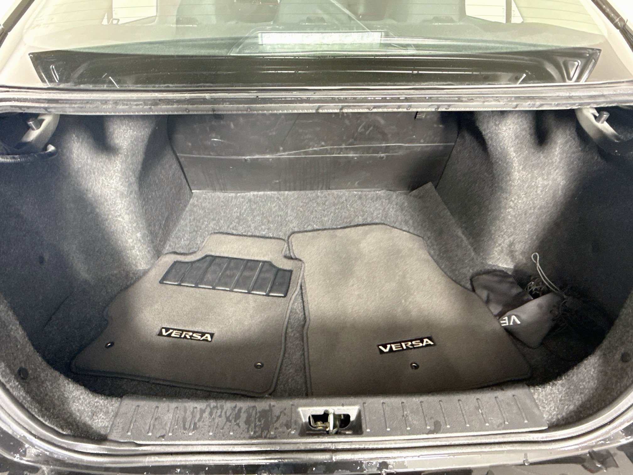 Used 2025 Nissan Versa S w/ Trunk Package FWD image 31