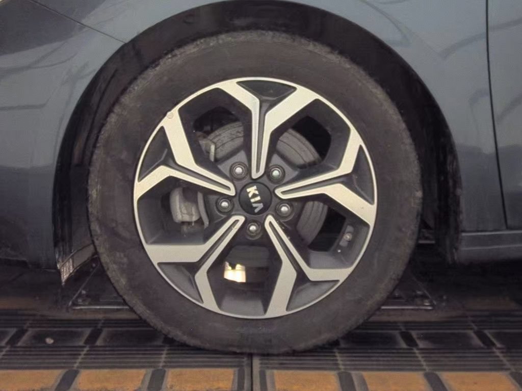 Used 2020 Kia Forte LXS FWD image 23
