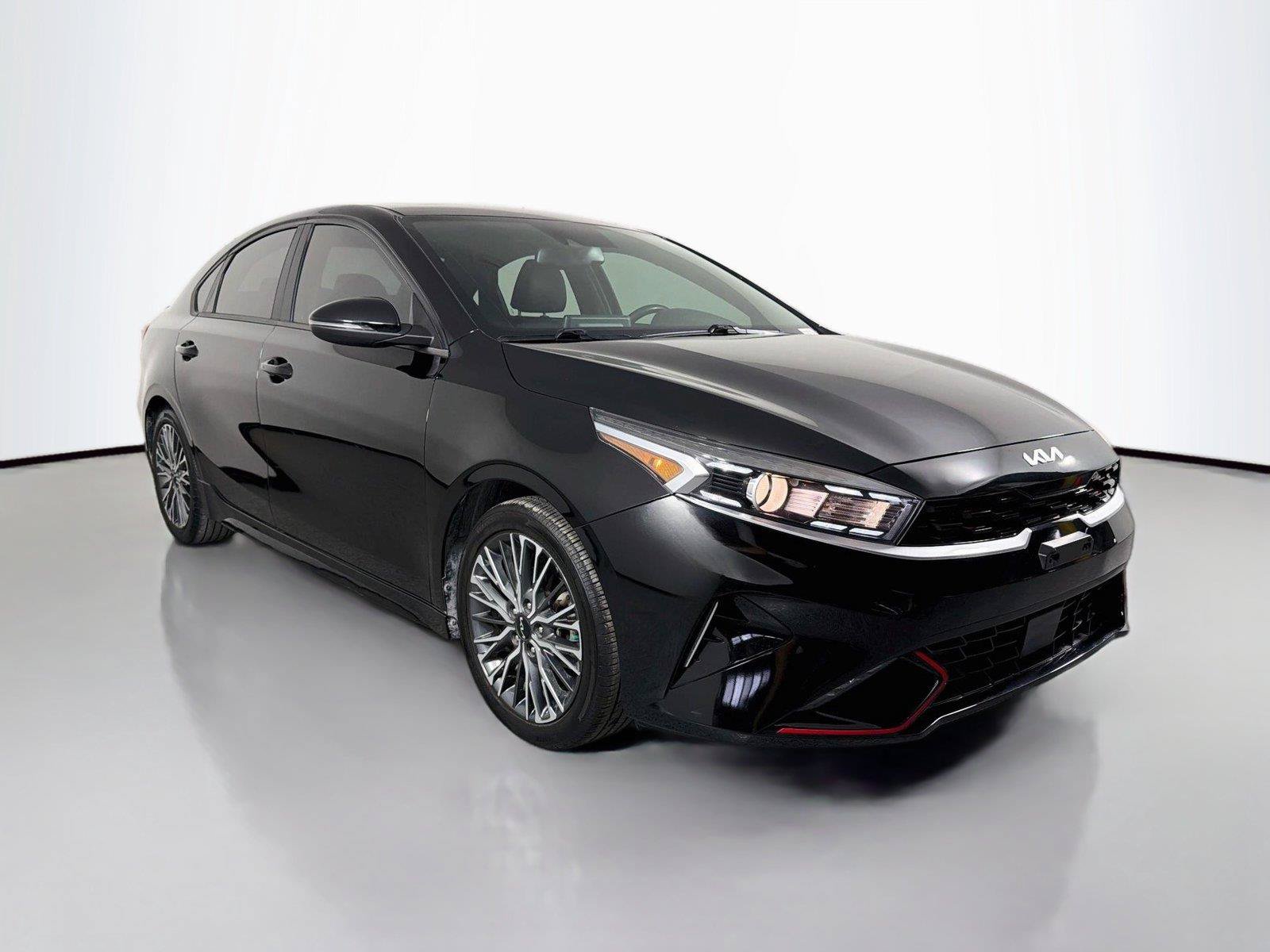 Used 2022 Kia Forte GT-Line w/ GT-Line Premium Package FWD image 3
