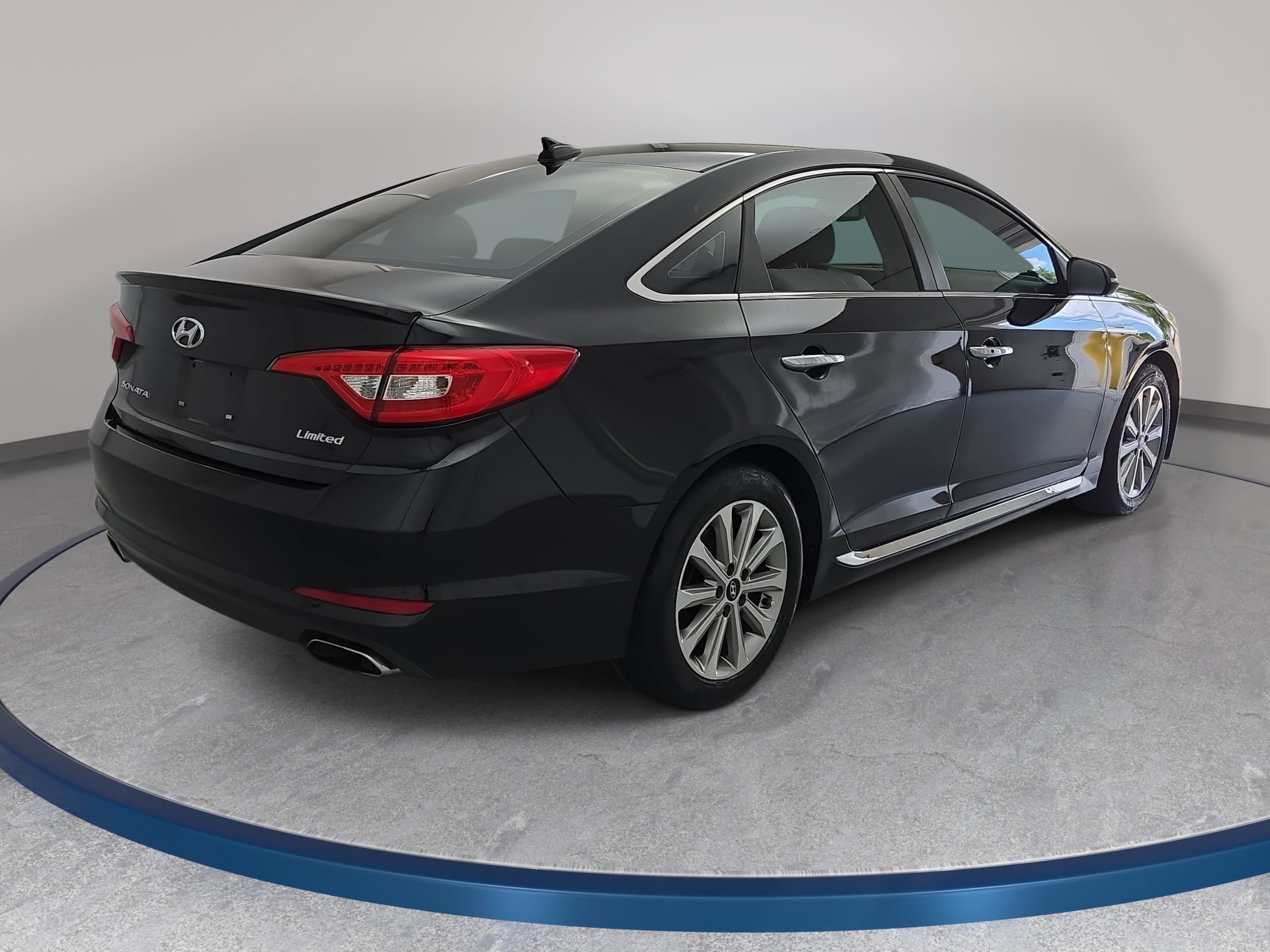 Used 2017 Hyundai Sonata Limited w/ Tech Package 03 FWD image 5