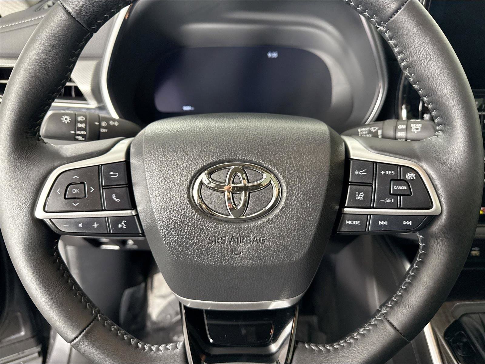 Certified 2025 Toyota Highlander Platinum image 17