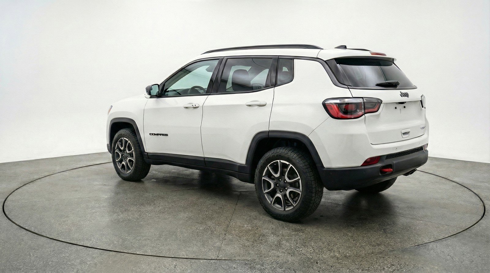 Used 2025 Jeep Compass Trailhawk AWD/4WD image 6