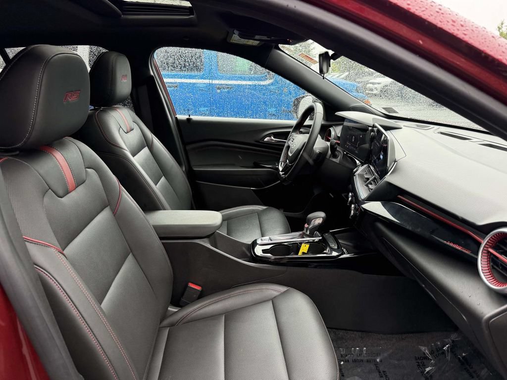 Used 2024 Chevrolet Trax RS w/ Sunroof Package FWD image 15